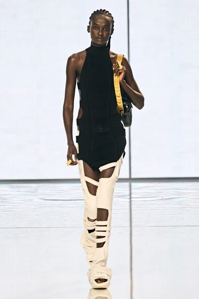 Look 14